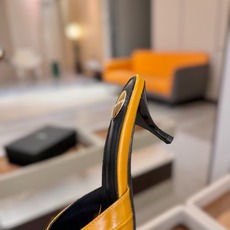 YSL「SAINT LAURENT*」 夏季新品 尖头优雅大气高跟拖鞋 —————————— 尖头设计拉长腿部线条, YSL「SAINT LAURENT*」 夏季新品 尖头优雅大气高跟拖鞋 —————————— 尖头设计拉长腿部线条,