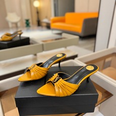 YSL「SAINT LAURENT*」 夏季新品 尖头优雅大气高跟拖鞋 —————————— 尖头设计拉长腿部线条, YSL「SAINT LAURENT*」 夏季新品 尖头优雅大气高跟拖鞋 —————————— 尖头设计拉长腿部线条,