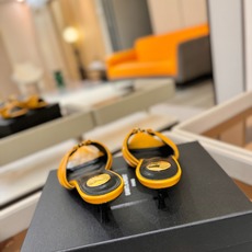 YSL「SAINT LAURENT*」 夏季新品 尖头优雅大气高跟拖鞋 —————————— 尖头设计拉长腿部线条, YSL「SAINT LAURENT*」 夏季新品 尖头优雅大气高跟拖鞋 —————————— 尖头设计拉长腿部线条,