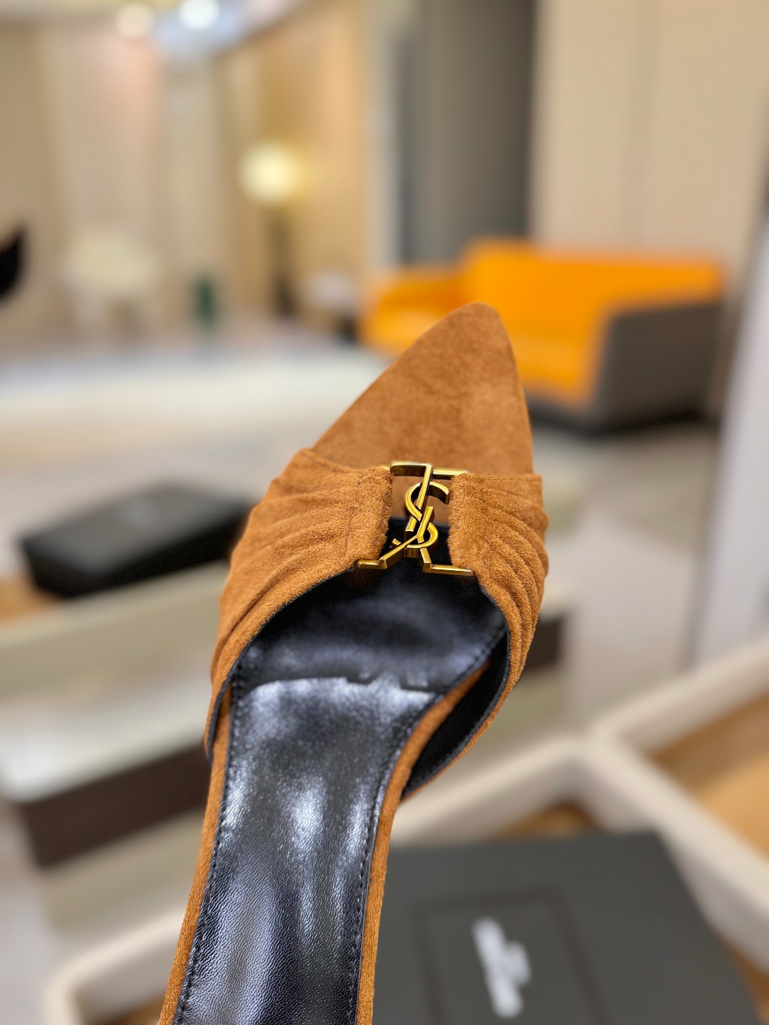 YSL「SAINT LAURENT*」 夏季新品 尖头优雅大气高跟拖鞋 —————————— 尖头设计拉长腿部线条, YSL「SAINT LAURENT*」 夏季新品 尖头优雅大气高跟拖鞋 —————————— 尖头设计拉长腿部线条,