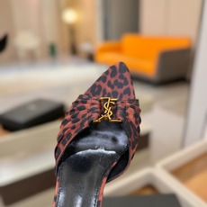 YSL「SAINT LAURENT*」 夏季新品 尖头优雅大气高跟拖鞋 —————————— 尖头设计拉长腿部线条, YSL「SAINT LAURENT*」 夏季新品 尖头优雅大气高跟拖鞋 —————————— 尖头设计拉长腿部线条,