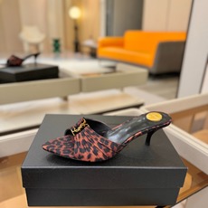 YSL「SAINT LAURENT*」 夏季新品 尖头优雅大气高跟拖鞋 —————————— 尖头设计拉长腿部线条, YSL「SAINT LAURENT*」 夏季新品 尖头优雅大气高跟拖鞋 —————————— 尖头设计拉长腿部线条,
