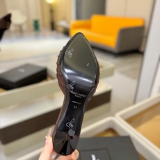YSL「SAINT LAURENT*」 夏季新品 尖头优雅大气高跟拖鞋 —————————— 尖头设计拉长腿部线条, YSL「SAINT LAURENT*」 夏季新品 尖头优雅大气高跟拖鞋 —————————— 尖头设计拉长腿部线条,