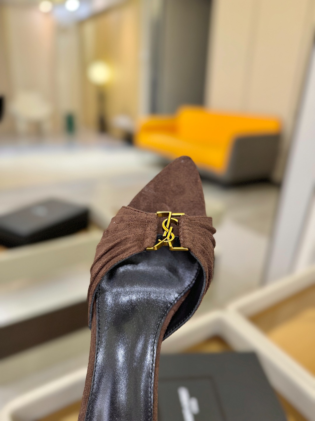 YSL「SAINT LAURENT*」 夏季新品 尖头优雅大气高跟拖鞋 —————————— 尖头设计拉长腿部线条, YSL「SAINT LAURENT*」 夏季新品 尖头优雅大气高跟拖鞋 —————————— 尖头设计拉长腿部线条,