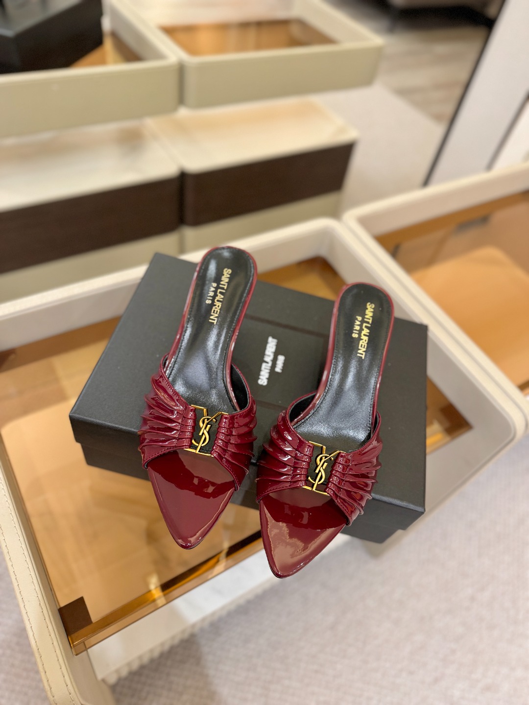 YSL「SAINT LAURENT*」 夏季新品 尖头优雅大气高跟拖鞋 —————————— 尖头设计拉长腿部线条, YSL「SAINT LAURENT*」 夏季新品 尖头优雅大气高跟拖鞋 —————————— 尖头设计拉长腿部线条,