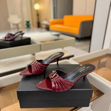 YSL「SAINT LAURENT*」 夏季新品 尖头优雅大气高跟拖鞋 —————————— 尖头设计拉长腿部线条, YSL「SAINT LAURENT*」 夏季新品 尖头优雅大气高跟拖鞋 —————————— 尖头设计拉长腿部线条,