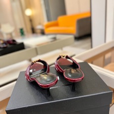 YSL「SAINT LAURENT*」 夏季新品 尖头优雅大气高跟拖鞋 —————————— 尖头设计拉长腿部线条, YSL「SAINT LAURENT*」 夏季新品 尖头优雅大气高跟拖鞋 —————————— 尖头设计拉长腿部线条,