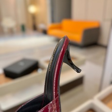 YSL「SAINT LAURENT*」 夏季新品 尖头优雅大气高跟拖鞋 —————————— 尖头设计拉长腿部线条, YSL「SAINT LAURENT*」 夏季新品 尖头优雅大气高跟拖鞋 —————————— 尖头设计拉长腿部线条,