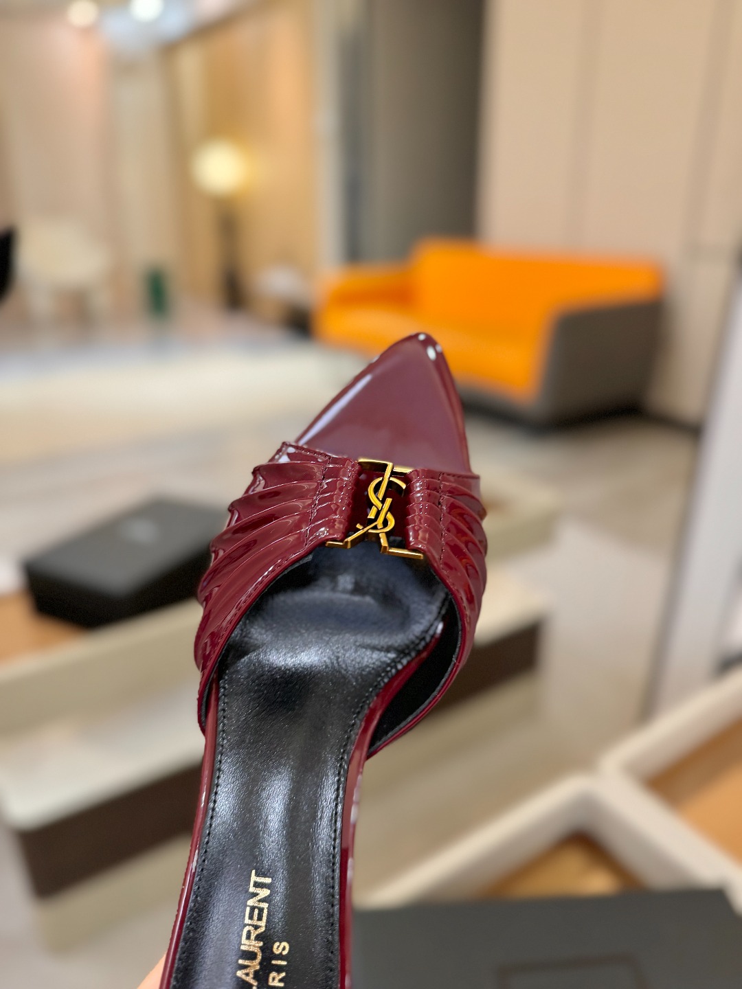 YSL「SAINT LAURENT*」 夏季新品 尖头优雅大气高跟拖鞋 —————————— 尖头设计拉长腿部线条, YSL「SAINT LAURENT*」 夏季新品 尖头优雅大气高跟拖鞋 —————————— 尖头设计拉长腿部线条,