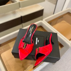 YSL「SAINT LAURENT*」 夏季新品 尖头优雅大气高跟拖鞋 —————————— 尖头设计拉长腿部线条, YSL「SAINT LAURENT*」 夏季新品 尖头优雅大气高跟拖鞋 —————————— 尖头设计拉长腿部线条,