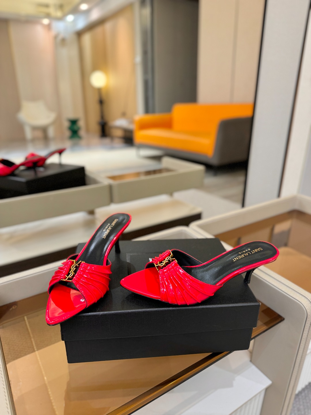 YSL「SAINT LAURENT*」 夏季新品 尖头优雅大气高跟拖鞋 —————————— 尖头设计拉长腿部线条, YSL「SAINT LAURENT*」 夏季新品 尖头优雅大气高跟拖鞋 —————————— 尖头设计拉长腿部线条,