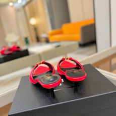 YSL「SAINT LAURENT*」 夏季新品 尖头优雅大气高跟拖鞋 —————————— 尖头设计拉长腿部线条, YSL「SAINT LAURENT*」 夏季新品 尖头优雅大气高跟拖鞋 —————————— 尖头设计拉长腿部线条,