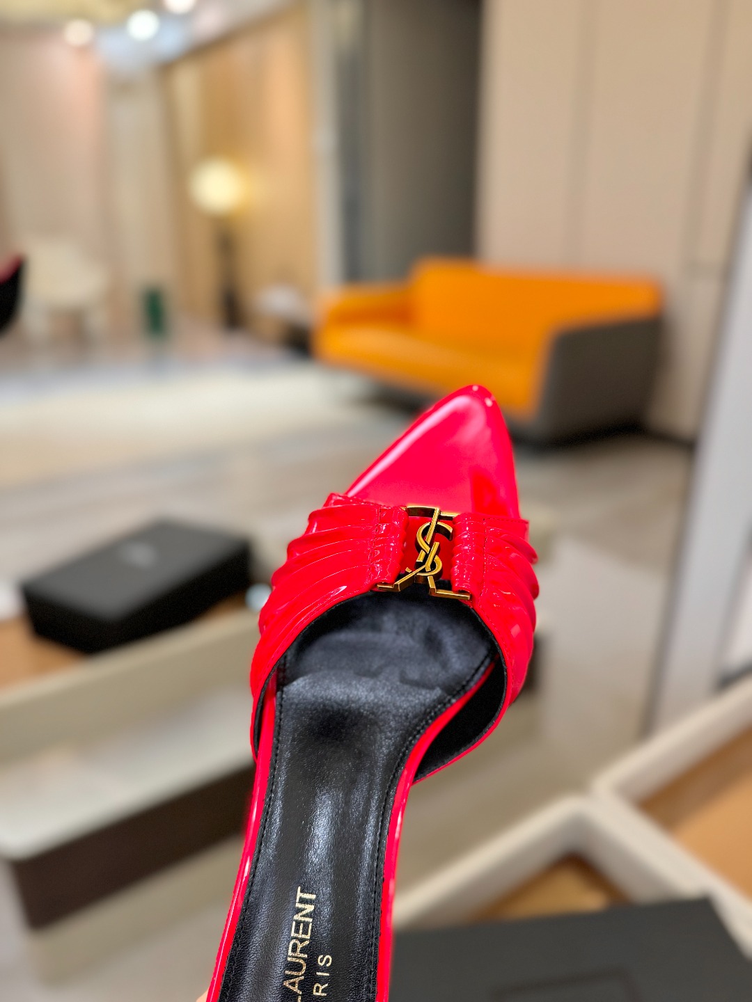 YSL「SAINT LAURENT*」 夏季新品 尖头优雅大气高跟拖鞋 —————————— 尖头设计拉长腿部线条, YSL「SAINT LAURENT*」 夏季新品 尖头优雅大气高跟拖鞋 —————————— 尖头设计拉长腿部线条,