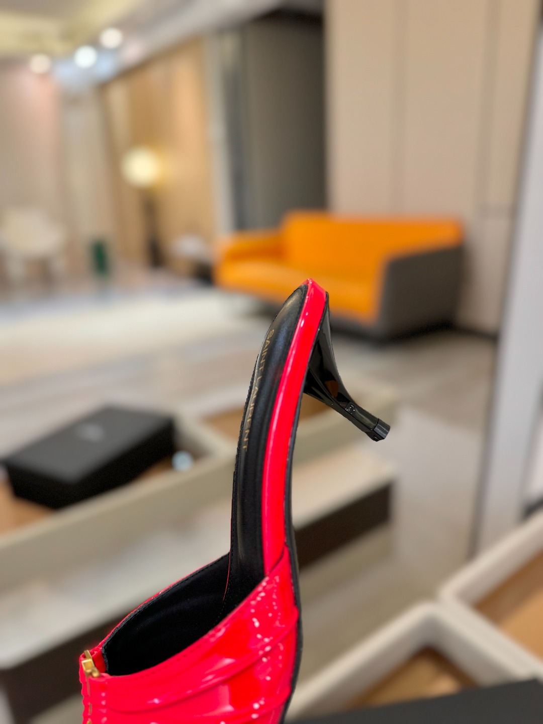 YSL「SAINT LAURENT*」 夏季新品 尖头优雅大气高跟拖鞋 —————————— 尖头设计拉长腿部线条, YSL「SAINT LAURENT*」 夏季新品 尖头优雅大气高跟拖鞋 —————————— 尖头设计拉长腿部线条,