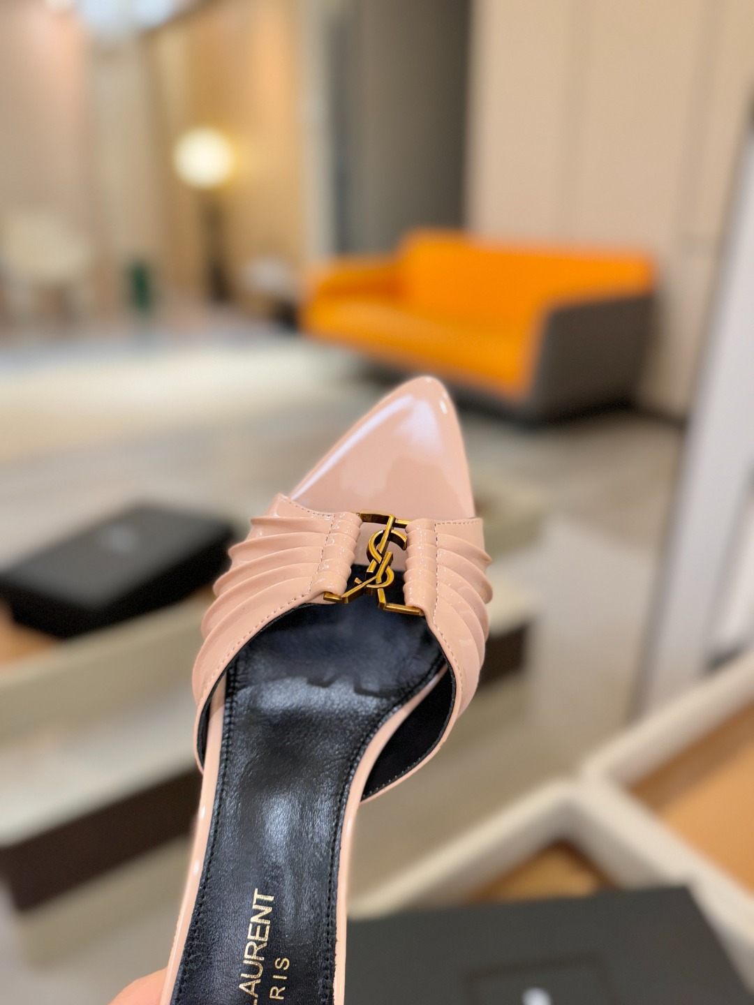YSL「SAINT LAURENT*」 夏季新品 尖头优雅大气高跟拖鞋 —————————— 尖头设计拉长腿部线条, YSL「SAINT LAURENT*」 夏季新品 尖头优雅大气高跟拖鞋 —————————— 尖头设计拉长腿部线条,