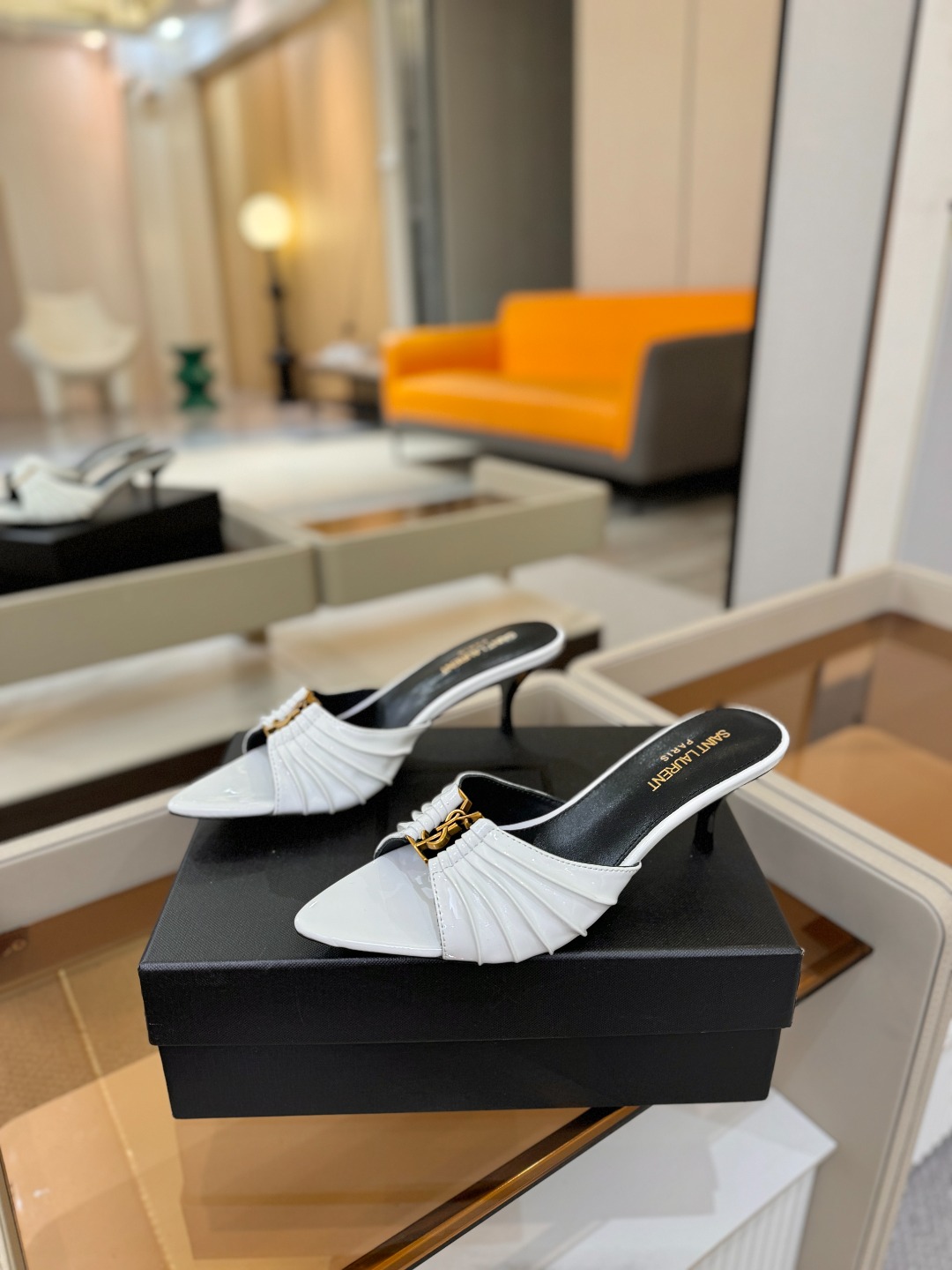 YSL「SAINT LAURENT*」 夏季新品 尖头优雅大气高跟拖鞋 —————————— 尖头设计拉长腿部线条, YSL「SAINT LAURENT*」 夏季新品 尖头优雅大气高跟拖鞋 —————————— 尖头设计拉长腿部线条,