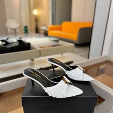 YSL「SAINT LAURENT*」 夏季新品 尖头优雅大气高跟拖鞋 —————————— 尖头设计拉长腿部线条, YSL「SAINT LAURENT*」 夏季新品 尖头优雅大气高跟拖鞋 —————————— 尖头设计拉长腿部线条,