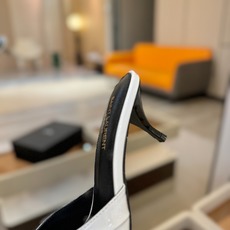 YSL「SAINT LAURENT*」 夏季新品 尖头优雅大气高跟拖鞋 —————————— 尖头设计拉长腿部线条, YSL「SAINT LAURENT*」 夏季新品 尖头优雅大气高跟拖鞋 —————————— 尖头设计拉长腿部线条,