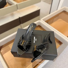YSL「SAINT LAURENT*」 夏季新品 尖头优雅大气高跟拖鞋 —————————— 尖头设计拉长腿部线条, YSL「SAINT LAURENT*」 夏季新品 尖头优雅大气高跟拖鞋 —————————— 尖头设计拉长腿部线条,