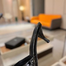 YSL「SAINT LAURENT*」 夏季新品 尖头优雅大气高跟拖鞋 —————————— 尖头设计拉长腿部线条, YSL「SAINT LAURENT*」 夏季新品 尖头优雅大气高跟拖鞋 —————————— 尖头设计拉长腿部线条,