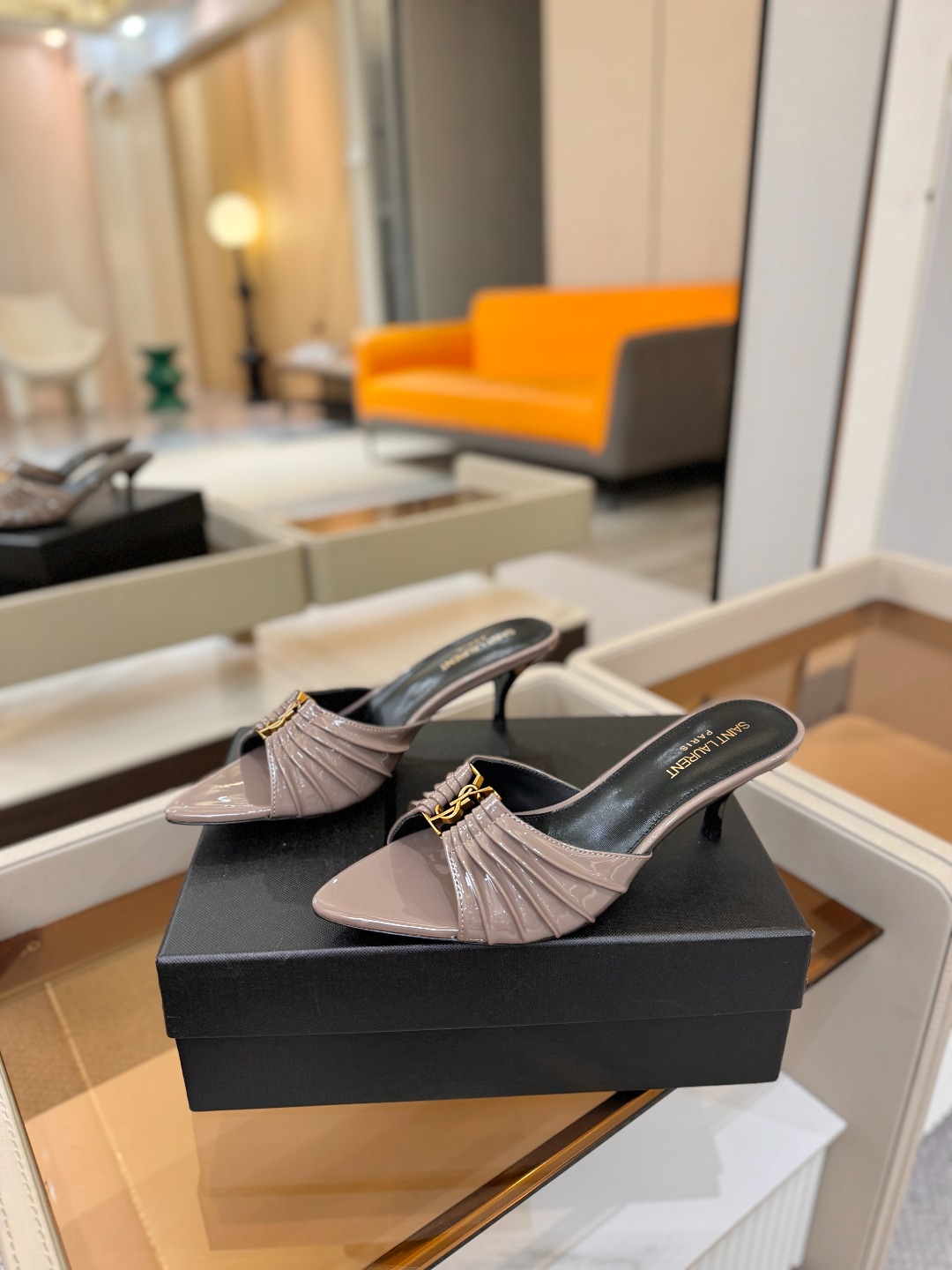 YSL「SAINT LAURENT*」 夏季新品 尖头优雅大气高跟拖鞋 —————————— 尖头设计拉长腿部线条, YSL「SAINT LAURENT*」 夏季新品 尖头优雅大气高跟拖鞋 —————————— 尖头设计拉长腿部线条,