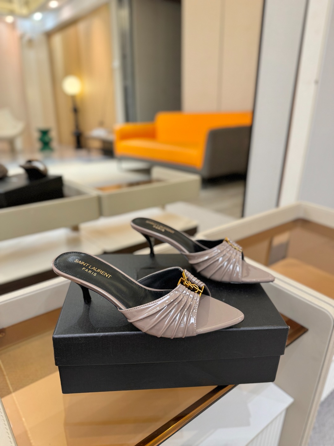 YSL「SAINT LAURENT*」 夏季新品 尖头优雅大气高跟拖鞋 —————————— 尖头设计拉长腿部线条, YSL「SAINT LAURENT*」 夏季新品 尖头优雅大气高跟拖鞋 —————————— 尖头设计拉长腿部线条,
