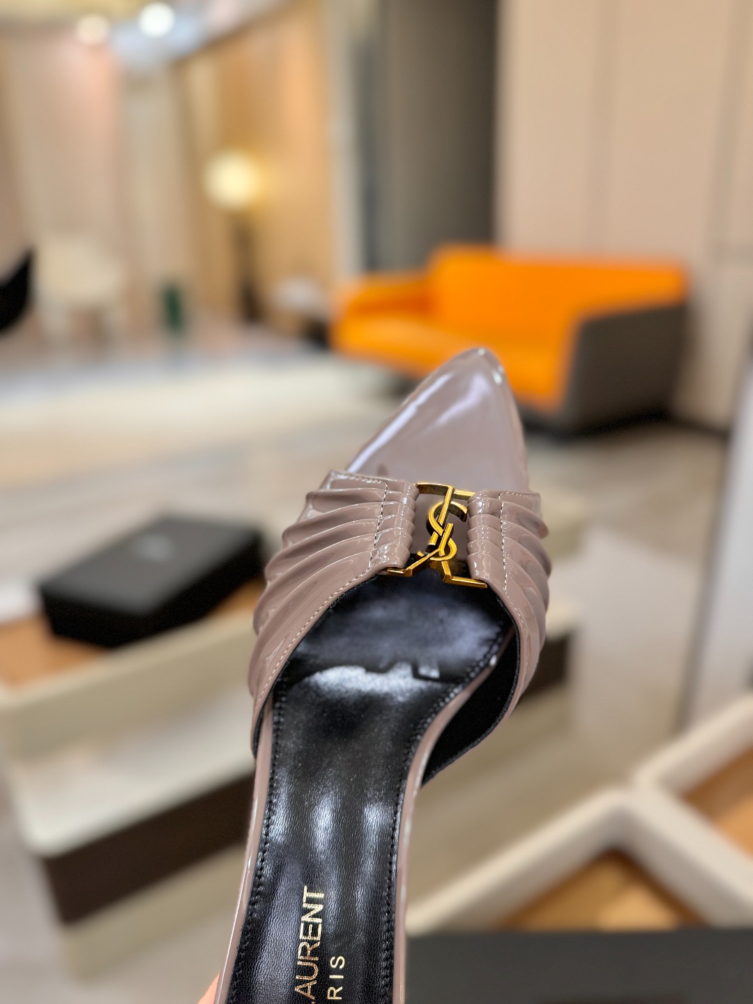 YSL「SAINT LAURENT*」 夏季新品 尖头优雅大气高跟拖鞋 —————————— 尖头设计拉长腿部线条, YSL「SAINT LAURENT*」 夏季新品 尖头优雅大气高跟拖鞋 —————————— 尖头设计拉长腿部线条,