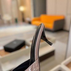 YSL「SAINT LAURENT*」 夏季新品 尖头优雅大气高跟拖鞋 —————————— 尖头设计拉长腿部线条, YSL「SAINT LAURENT*」 夏季新品 尖头优雅大气高跟拖鞋 —————————— 尖头设计拉长腿部线条,