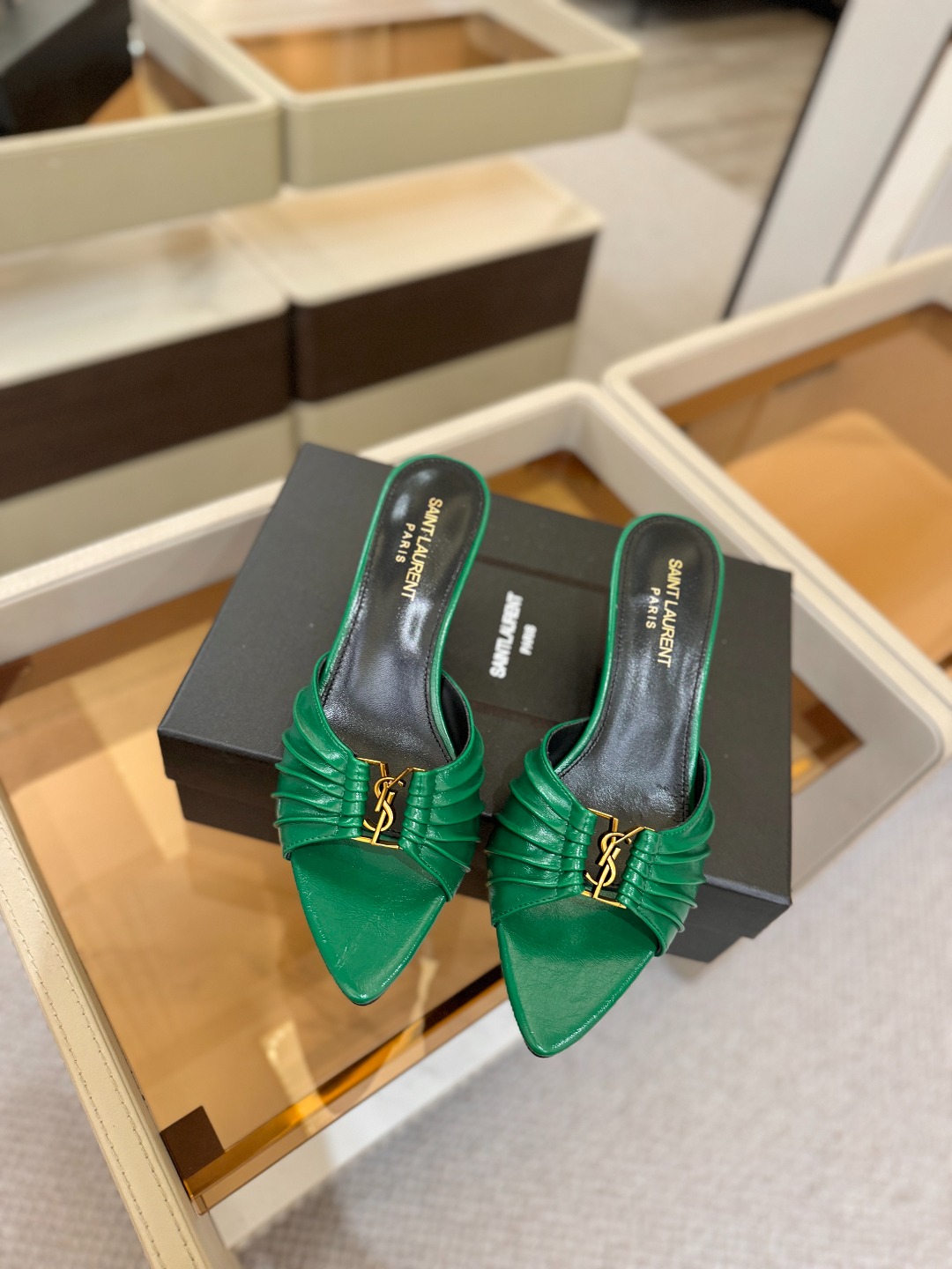 YSL「SAINT LAURENT*」 夏季新品 尖头优雅大气高跟拖鞋 —————————— 尖头设计拉长腿部线条, YSL「SAINT LAURENT*」 夏季新品 尖头优雅大气高跟拖鞋 —————————— 尖头设计拉长腿部线条,