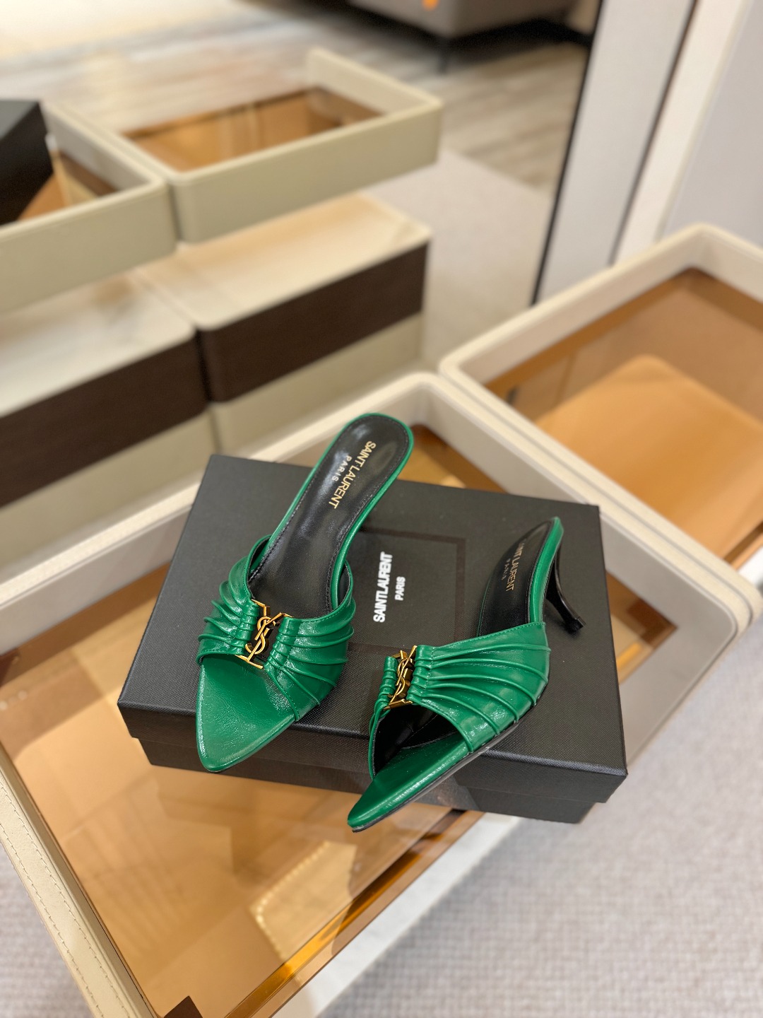 YSL「SAINT LAURENT*」 夏季新品 尖头优雅大气高跟拖鞋 —————————— 尖头设计拉长腿部线条, YSL「SAINT LAURENT*」 夏季新品 尖头优雅大气高跟拖鞋 —————————— 尖头设计拉长腿部线条,
