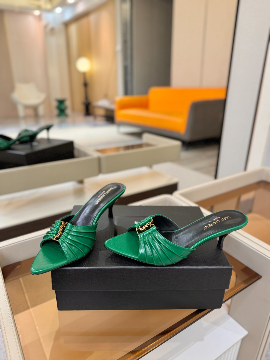 YSL「SAINT LAURENT*」 夏季新品 尖头优雅大气高跟拖鞋 —————————— 尖头设计拉长腿部线条, YSL「SAINT LAURENT*」 夏季新品 尖头优雅大气高跟拖鞋 —————————— 尖头设计拉长腿部线条,