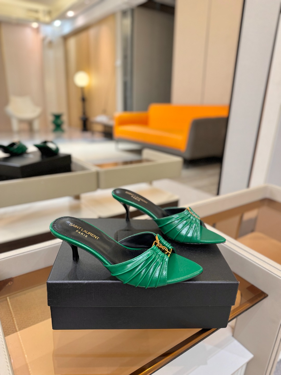 YSL「SAINT LAURENT*」 夏季新品 尖头优雅大气高跟拖鞋 —————————— 尖头设计拉长腿部线条, YSL「SAINT LAURENT*」 夏季新品 尖头优雅大气高跟拖鞋 —————————— 尖头设计拉长腿部线条,