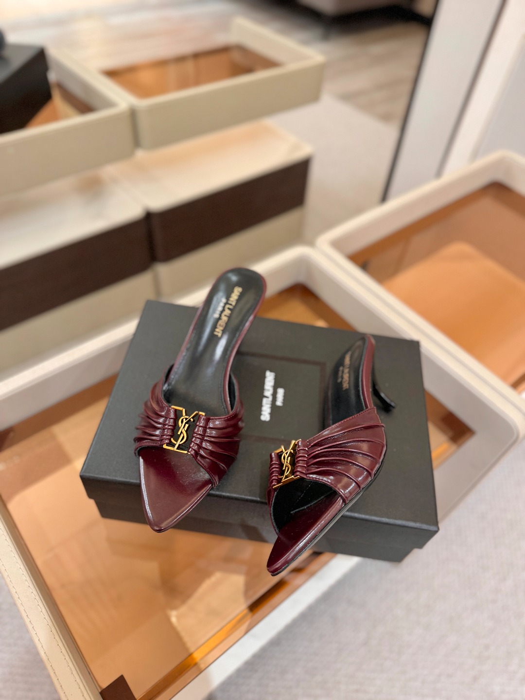 YSL「SAINT LAURENT*」 夏季新品 尖头优雅大气高跟拖鞋 —————————— 尖头设计拉长腿部线条, YSL「SAINT LAURENT*」 夏季新品 尖头优雅大气高跟拖鞋 —————————— 尖头设计拉长腿部线条,
