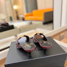 YSL「SAINT LAURENT*」 夏季新品 尖头优雅大气高跟拖鞋 —————————— 尖头设计拉长腿部线条, YSL「SAINT LAURENT*」 夏季新品 尖头优雅大气高跟拖鞋 —————————— 尖头设计拉长腿部线条,
