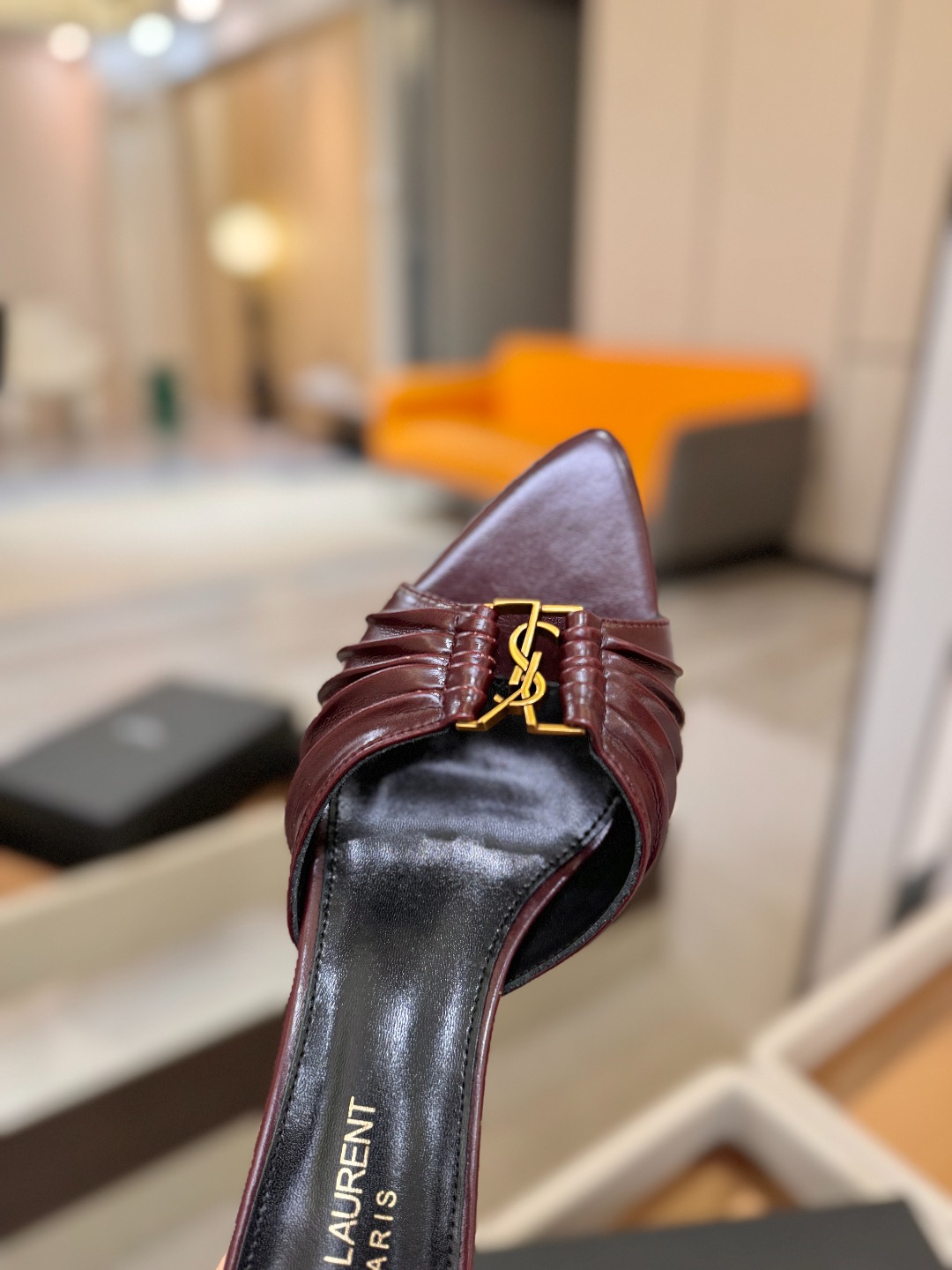 YSL「SAINT LAURENT*」 夏季新品 尖头优雅大气高跟拖鞋 —————————— 尖头设计拉长腿部线条, YSL「SAINT LAURENT*」 夏季新品 尖头优雅大气高跟拖鞋 —————————— 尖头设计拉长腿部线条,