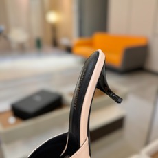 YSL「SAINT LAURENT*」 夏季新品 尖头优雅大气高跟拖鞋 —————————— 尖头设计拉长腿部线条, YSL「SAINT LAURENT*」 夏季新品 尖头优雅大气高跟拖鞋 —————————— 尖头设计拉长腿部线条,