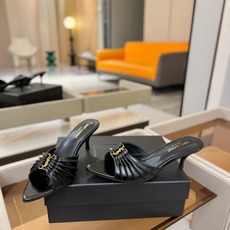 YSL「SAINT LAURENT*」 夏季新品 尖头优雅大气高跟拖鞋 —————————— 尖头设计拉长腿部线条, YSL「SAINT LAURENT*」 夏季新品 尖头优雅大气高跟拖鞋 —————————— 尖头设计拉长腿部线条,