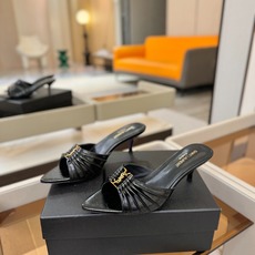 YSL「SAINT LAURENT*」 夏季新品 尖头优雅大气高跟拖鞋 —————————— 尖头设计拉长腿部线条, YSL「SAINT LAURENT*」 夏季新品 尖头优雅大气高跟拖鞋 —————————— 尖头设计拉长腿部线条,