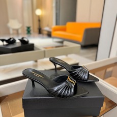 YSL「SAINT LAURENT*」 夏季新品 尖头优雅大气高跟拖鞋 —————————— 尖头设计拉长腿部线条, YSL「SAINT LAURENT*」 夏季新品 尖头优雅大气高跟拖鞋 —————————— 尖头设计拉长腿部线条,
