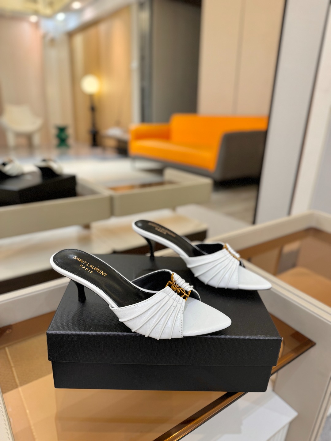 YSL「SAINT LAURENT*」 夏季新品 尖头优雅大气高跟拖鞋 —————————— 尖头设计拉长腿部线条, YSL「SAINT LAURENT*」 夏季新品 尖头优雅大气高跟拖鞋 —————————— 尖头设计拉长腿部线条,