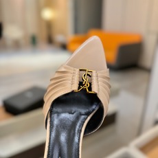 YSL「SAINT LAURENT*」 夏季新品 尖头优雅大气高跟拖鞋 —————————— 尖头设计拉长腿部线条, YSL「SAINT LAURENT*」 夏季新品 尖头优雅大气高跟拖鞋 —————————— 尖头设计拉长腿部线条,