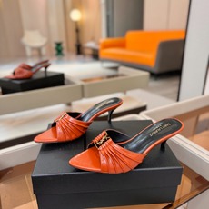 YSL「SAINT LAURENT*」 夏季新品 尖头优雅大气高跟拖鞋 —————————— 尖头设计拉长腿部线条, YSL「SAINT LAURENT*」 夏季新品 尖头优雅大气高跟拖鞋 —————————— 尖头设计拉长腿部线条,