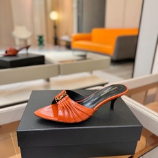 YSL「SAINT LAURENT*」 夏季新品 尖头优雅大气高跟拖鞋 —————————— 尖头设计拉长腿部线条, YSL「SAINT LAURENT*」 夏季新品 尖头优雅大气高跟拖鞋 —————————— 尖头设计拉长腿部线条,
