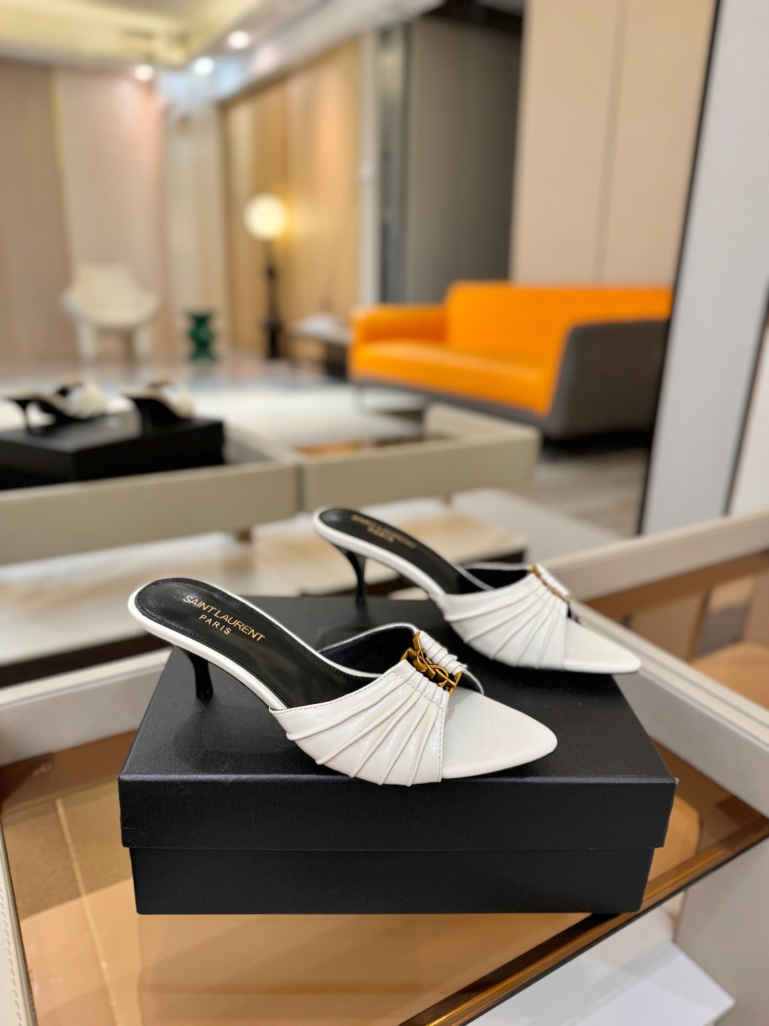 YSL「SAINT LAURENT*」 夏季新品 尖头优雅大气高跟拖鞋 —————————— 尖头设计拉长腿部线条, YSL「SAINT LAURENT*」 夏季新品 尖头优雅大气高跟拖鞋 —————————— 尖头设计拉长腿部线条,