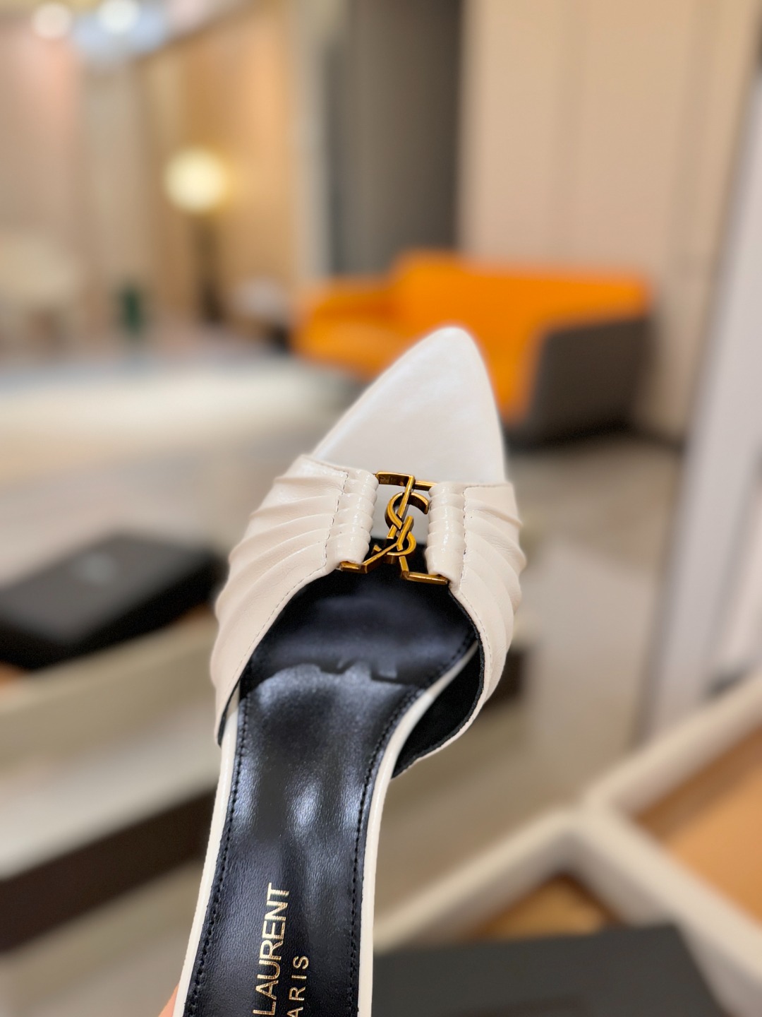 YSL「SAINT LAURENT*」 夏季新品 尖头优雅大气高跟拖鞋 —————————— 尖头设计拉长腿部线条, YSL「SAINT LAURENT*」 夏季新品 尖头优雅大气高跟拖鞋 —————————— 尖头设计拉长腿部线条,