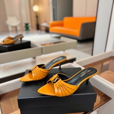 YSL「SAINT LAURENT*」 夏季新品 尖头优雅大气高跟拖鞋 —————————— 尖头设计拉长腿部线条, YSL「SAINT LAURENT*」 夏季新品 尖头优雅大气高跟拖鞋 —————————— 尖头设计拉长腿部线条,