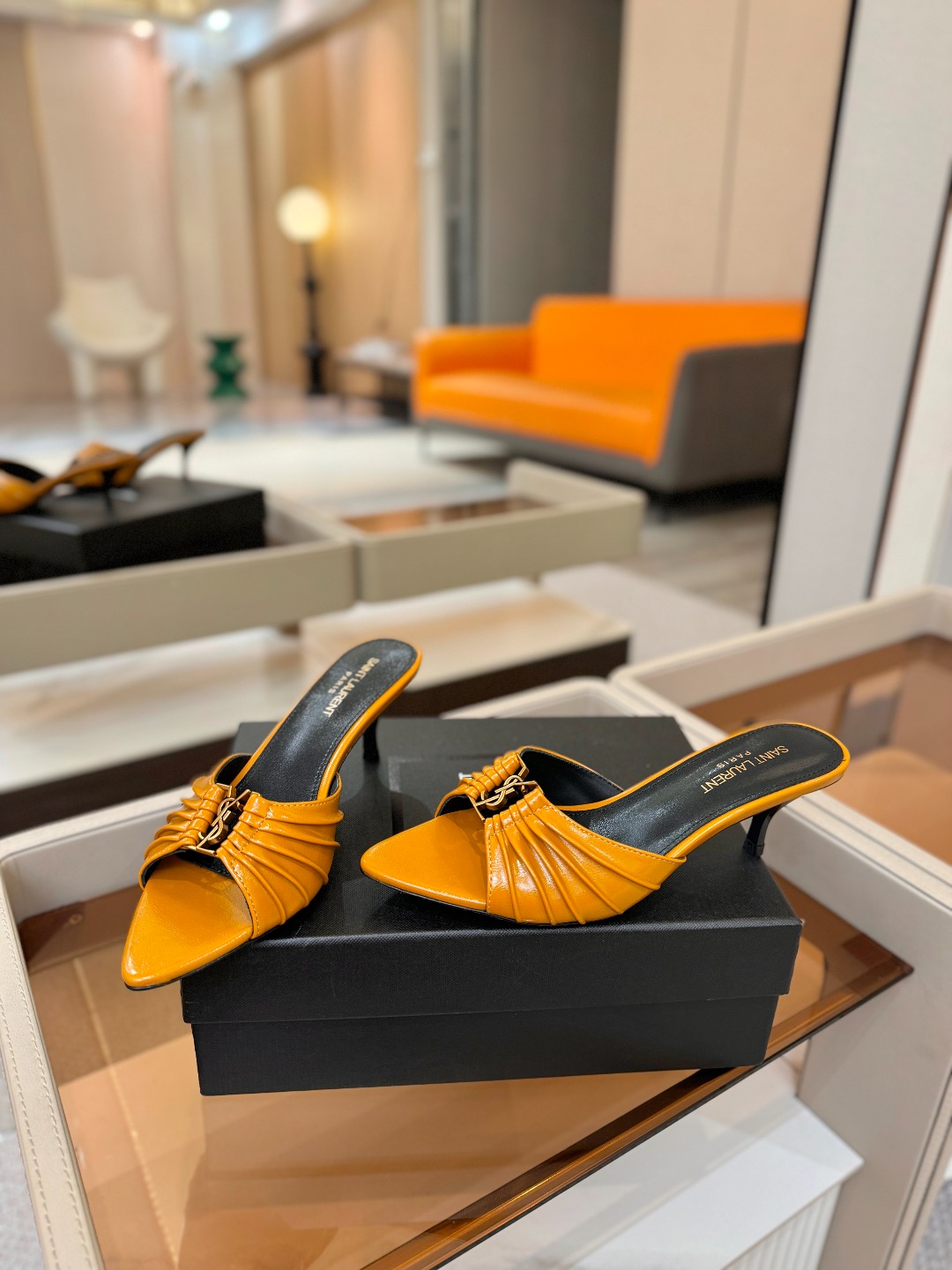 YSL「SAINT LAURENT*」 夏季新品 尖头优雅大气高跟拖鞋 —————————— 尖头设计拉长腿部线条, YSL「SAINT LAURENT*」 夏季新品 尖头优雅大气高跟拖鞋 —————————— 尖头设计拉长腿部线条,