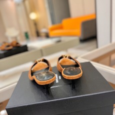 YSL「SAINT LAURENT*」 夏季新品 尖头优雅大气高跟拖鞋 —————————— 尖头设计拉长腿部线条, YSL「SAINT LAURENT*」 夏季新品 尖头优雅大气高跟拖鞋 —————————— 尖头设计拉长腿部线条,
