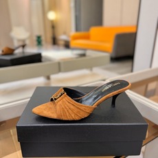 YSL「SAINT LAURENT*」 夏季新品 尖头优雅大气高跟拖鞋 —————————— 尖头设计拉长腿部线条, YSL「SAINT LAURENT*」 夏季新品 尖头优雅大气高跟拖鞋 —————————— 尖头设计拉长腿部线条,