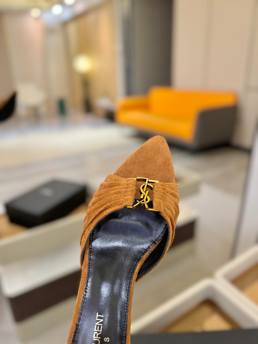 YSL「SAINT LAURENT*」 夏季新品 尖头优雅大气高跟拖鞋 —————————— 尖头设计拉长腿部线条, YSL「SAINT LAURENT*」 夏季新品 尖头优雅大气高跟拖鞋 —————————— 尖头设计拉长腿部线条,